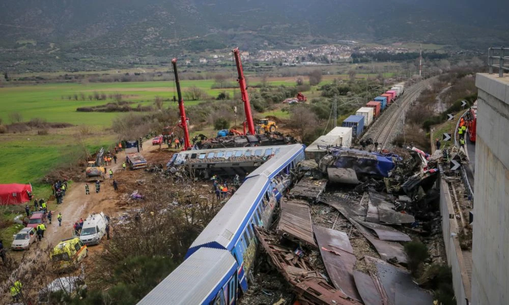Τέμπη: Εντοπίστηκαν φιάλες υγραερίου στα συντρίμμια του Intercity
